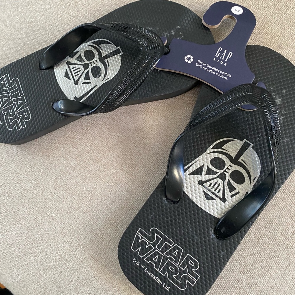 NWT Star Wars Darth Vader Gap Flip Flop Sandals